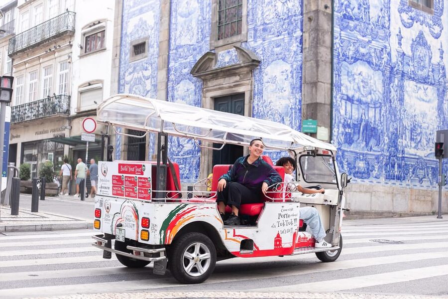 Oporto Tuk-Tuk Tour: Fast, Fun & Flexible – 1H to Full Day! - Sé Cathedral and Clérigos Tower: big Gothic sights without the full hike