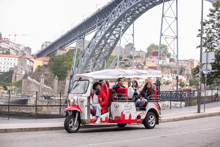 Oporto Tuk-Tuk Tour: Fast, Fun & Flexible – 1H to Full Day! - Praça da Batalha and Bolhão Market: where the city eats and shops