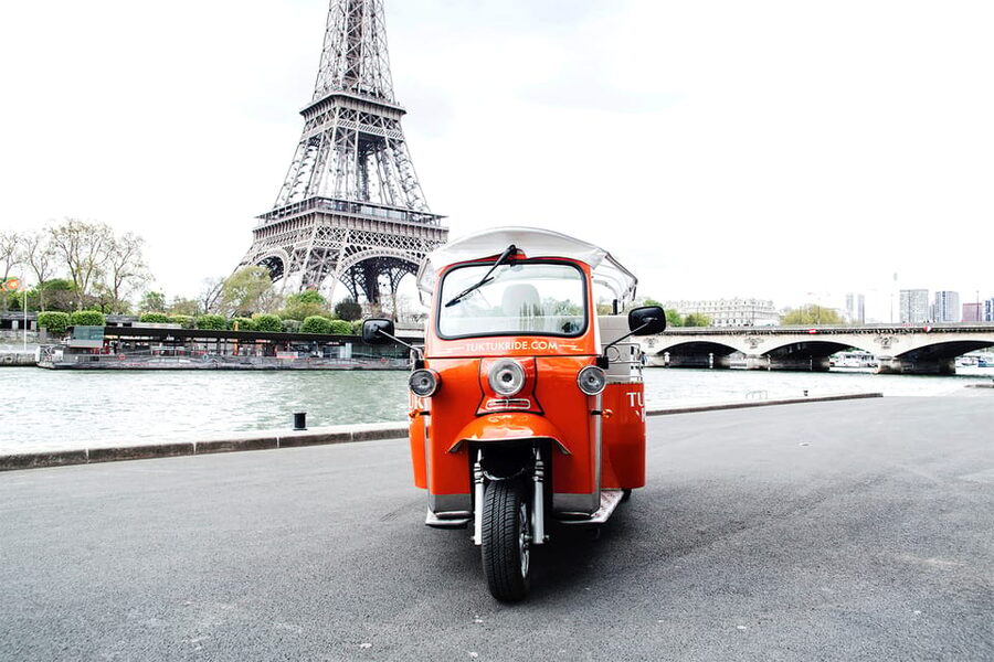 Paris: Private City Highlight Tour by Electric Tuk-Tuk - Comfort in rain and cold: the warm blanket and rain cover matter