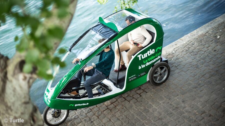 Paris : Private guided tour Rickshaw bike - Saint-Germain - Meeting at Fontaine Saint-Michel: the easiest way to start without stress
