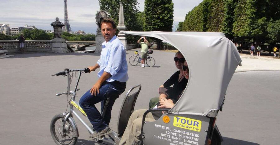 Paris Tuk-Tuk: 2, 4 or 6H First Highlights & Parisian Areas - Electric tuk-tuk Paris: slow sightseeing with real control