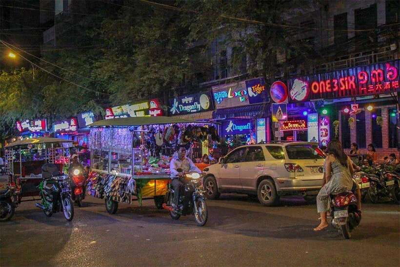 Phnom Penh: 9 Exciting Spots Evening Tuk-Tuk Tour - Key things to know before you go