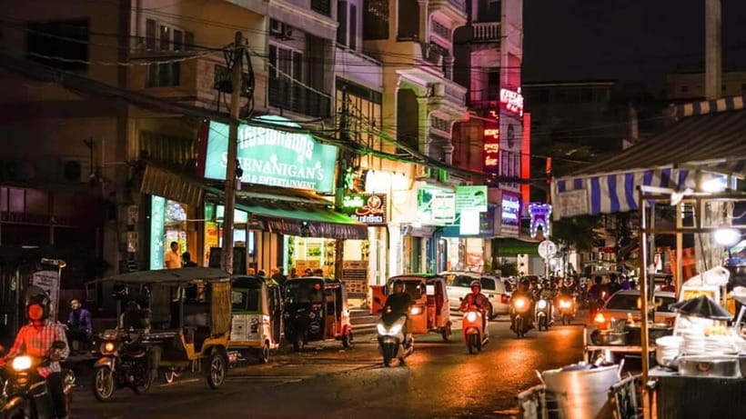 Phnom Penh: 9 Exciting Spots Evening Tuk-Tuk Tour - Phnom Penh after dark: why this tuk-tuk loop works