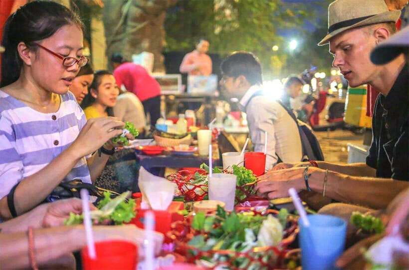 Phnom Penh: 9 Exciting Spots Evening Tuk-Tuk Tour - Rain, road closures, and pacing: the tour’s real strength