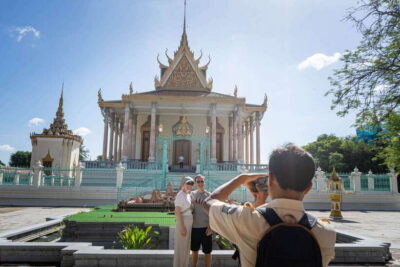 Phnom Penh City & Silk Island Full Day Tour by Tuk Tuk - Phsar Thmey Central Market: snacks, fruit, and the art of being comfortable in a crowd