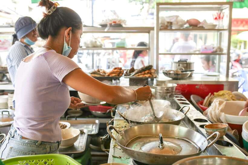 Phnom Penh: Culinary Underground Local Food Tuk-Tuk Tour - Quick practical tips so you enjoy the whole night