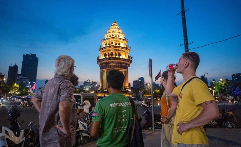 Phnom Penh: Evening City Tour by Tuk Tuk with 1 Dinner - Colonial photos first: Phnom Penh Post Office and the old quarter