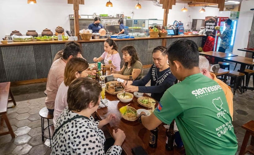 Phnom Penh: Evening Food Tour with Drinks & Tuk Tuk Included - How the 5:30 pm Tuk Tuk start changes Phnom Penh