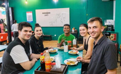 Phnom Penh: Evening Food Tour with Drinks & Tuk Tuk Included - Hotel pickup and the small-group advantage