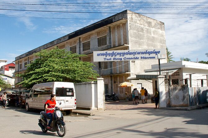 Phnom Penh Full Day Private Tour By Tuk Tuk or Taxi Car - National Museum of Cambodia: art from the 3rd century to now