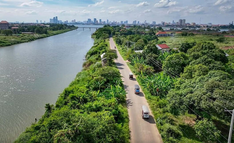 Phnom Penh Haft Day Tour to Silk Island by Tuk Tuk - Ferry Over The Mekong: A Simple Way To Feel Like You Traveled