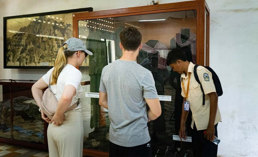 Phnom Penh Historical Sites Tour by Tuk Tuk - Wat Phnom: a 27-meter temple where locals still pray
