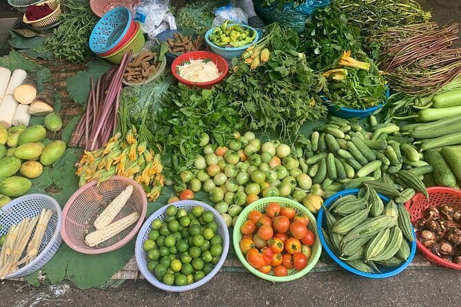 Phnom Penh Morning Breakfast, Market and Art Tour by Tuktuk - A 8:30 am Tuk-Tuk Breakfast Run That Feels Like Local Time