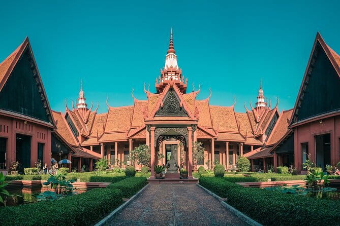 Phnom Penh Morning Breakfast, Market and Art Tour by Tuktuk - How Neara’s Style Makes the Morning Feel Personal
