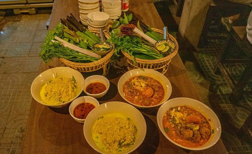 Phnom Penh: Night Foodie Tour by Tuk Tuk with Drinks - Back-Alley Cambodian Pin Noodles (Lort Cha): The Dish You’ll Remember