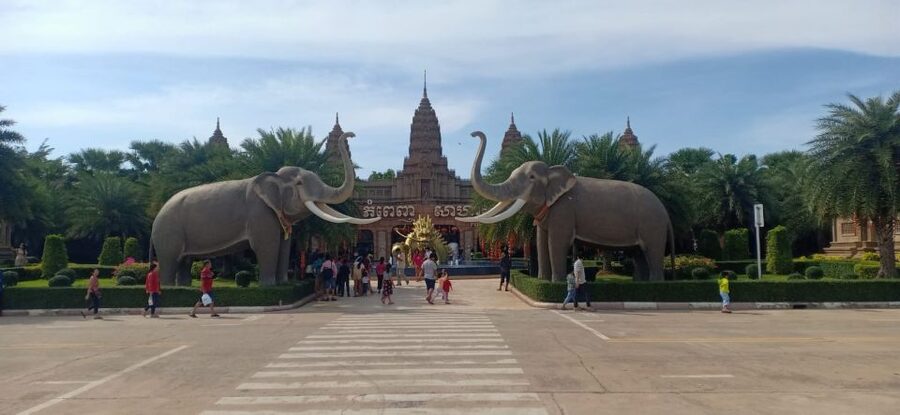 Phnom Penh: Private City Tour by Tuk-Tuk/Full or Half Day - How Guides Shape the Day (In Real Terms)