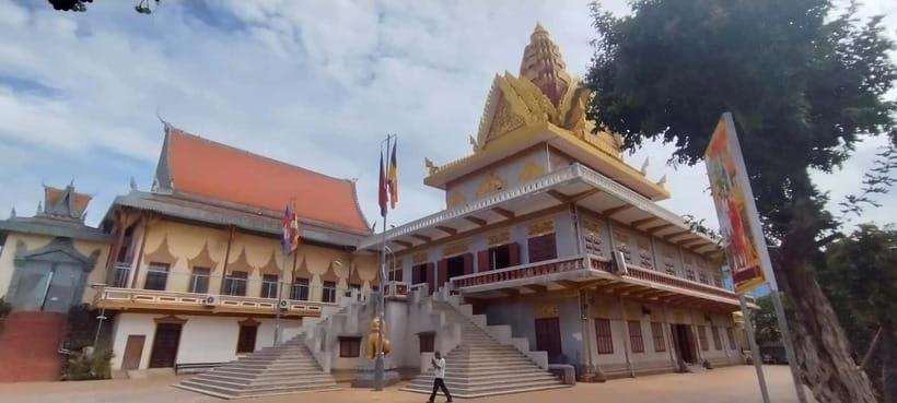 Phnom Penh: Private City Tour by Tuk-Tuk/Full or Half Day - Royal Palace: The Beautiful Complexity (and the Added Cost)