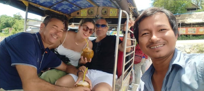 Phnom Penh: Private City Tour by Tuk-Tuk with 10 Highlights - Wat Ounalom, Wat Phnom, and Lady Penh: Temple-to-Statue Flow