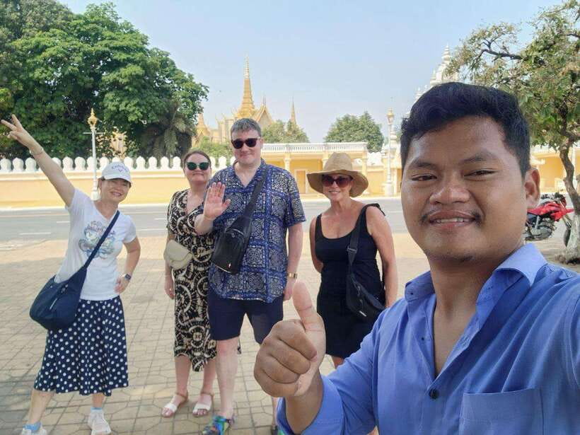 Phnom Penh: Private Tuk-Tuk Tour with English-Speaking - Key moments that make this tour work