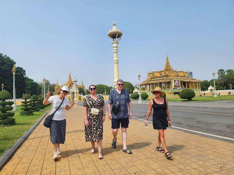 Phnom Penh: Private Tuk-Tuk Tour with English-Speaking - National Museum: when Khmer art becomes your guide