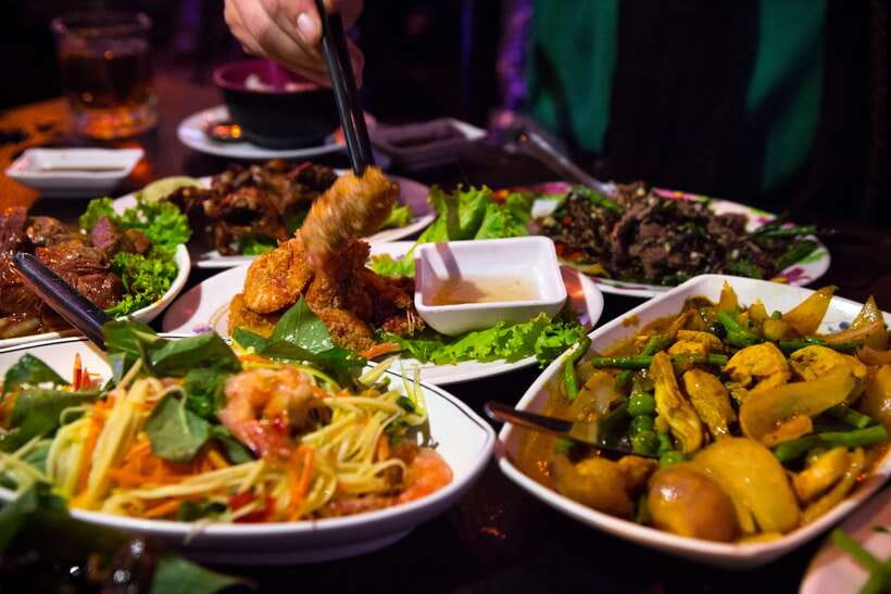 Phnom Penh's Ultimate Street Food Tour by Tuk Tuk - Hopping Phnom Penh landmarks for real street food at night