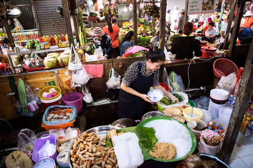 Phnom Penh's Ultimate Street Food Tour by Tuk Tuk - Wat Phnom at dinner time: music, food, and a slower beat