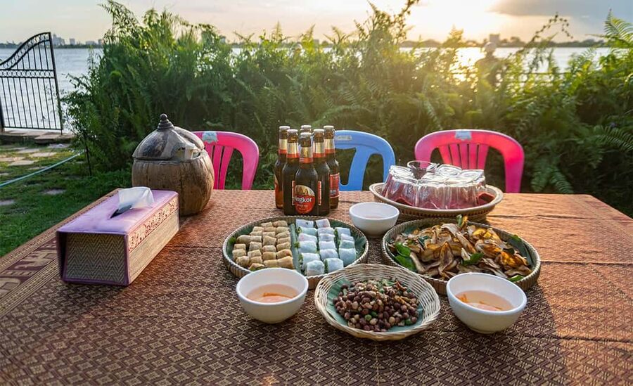Phnom Penh: Silk Island Sunset by Tuk Tuk with food & drinks - Tuk-tuk out of Phnom Penh, then straight onto river time