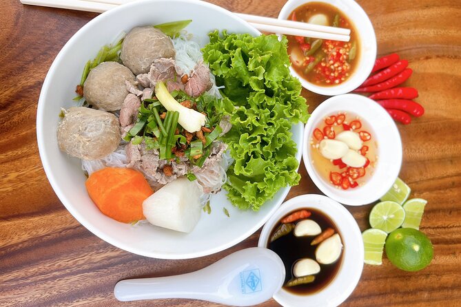 Phnom Penh: Silk Island Sunset Tour by Tuk Tuk - Mekong sunset with canapés and cold drinks: timing and comfort tips