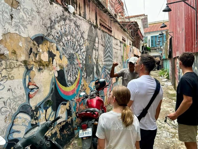 Phnom Penh: Street Art and Noodle Tour by Tuk Tuk - Key things you’ll notice fast