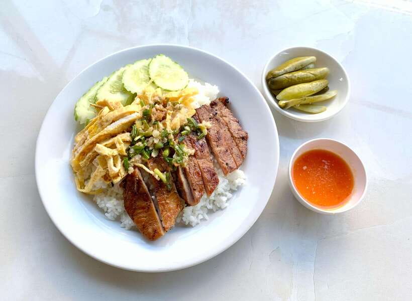 Phnom Penh: Street Art & Food Tour by Tuk-Tuk - Tuk-tuk Street Art + Khmer Food Is a Good Match in Phnom Penh