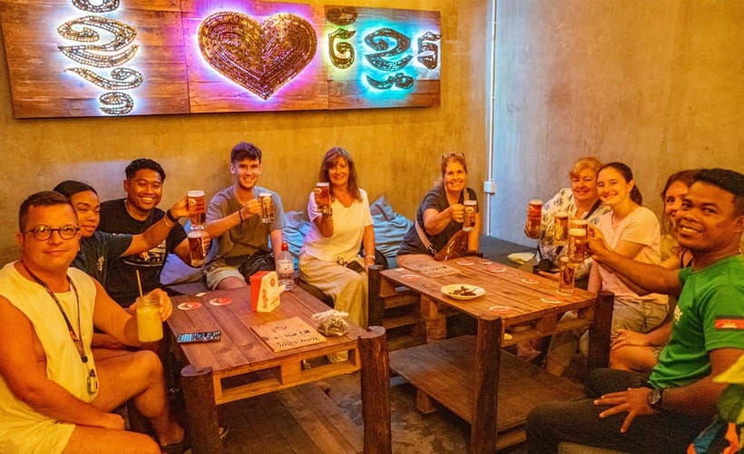 Phnom Penh: Walking Tour, Food Tour & Sunset Cruise - Wat Botum Park and the Royal Palace: when photos meet meaningful spaces