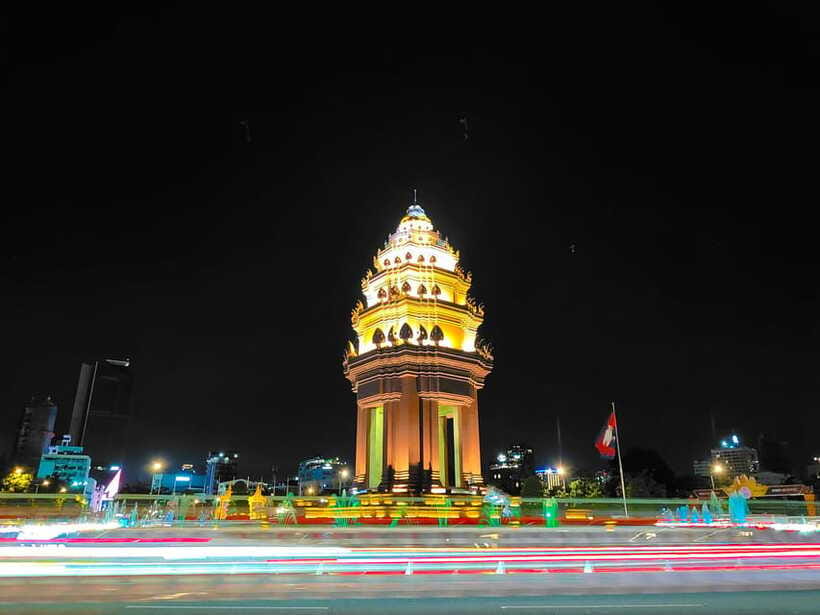 Phnom Penh: Walking Tour, Food Tour & Sunset Cruise - French colonial corners, Phnom Penh Post Office, and the city’s markets