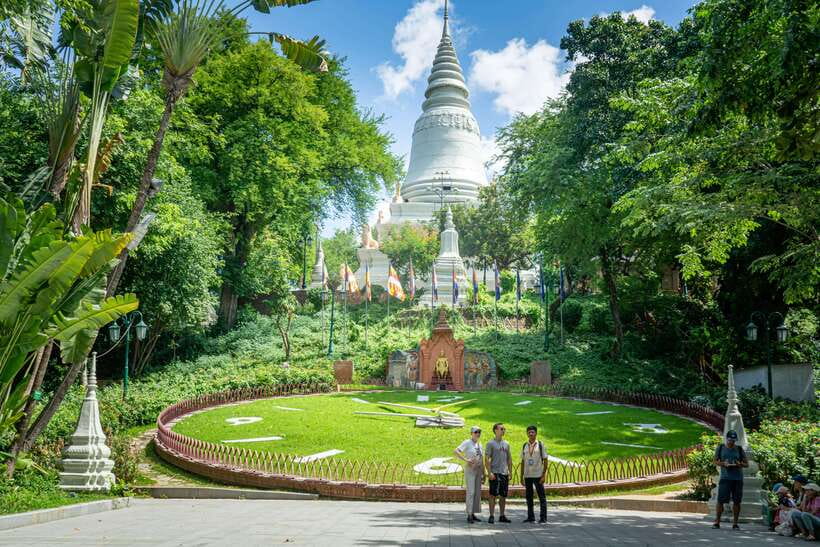 Phnom Penh: Walking Tour, Food Tour & Sunset Cruise - Mekong + Tonle Sap sunset cruise: the calm part of the evening