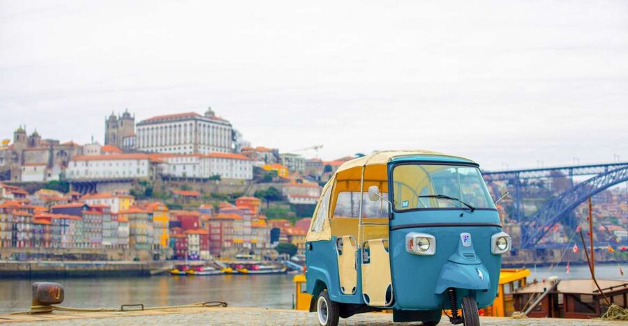 Porto: Full-Day Private Tuk Tuk Tour - Ribeira and the historic core along the Douro
