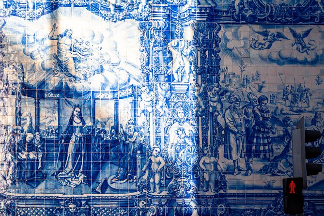 Porto Guided Tour to the Historical Center on a Tuk Tuk - Praça Nova, the Lions fountain, and Porto’s rococo churches