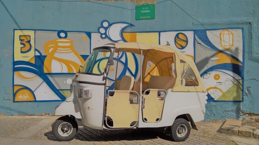 Porto: Guided Tuk Tuk Tour - Why a guided tuk-tuk makes Porto easier
