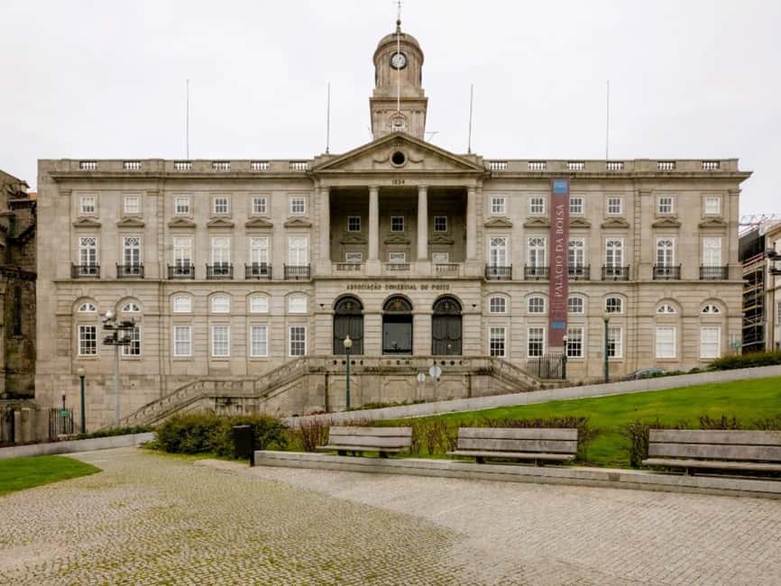 Porto: Guided Tuk Tuk Tour - Gardens and viewpoints: Palácio de Cristal as a photo-and-pause break