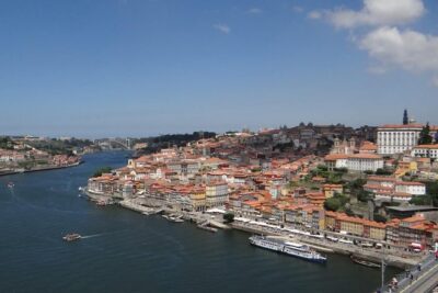 Porto Half-Day Private Tour with Tuk Tuk and Lello Bookstore - Catedral do Porto: a short stop with optional cathedral time