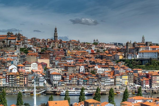 Porto Half-Day Private Tour with Tuk Tuk and Lello Bookstore - Tuk-tuk comfort and the steep-street advantage