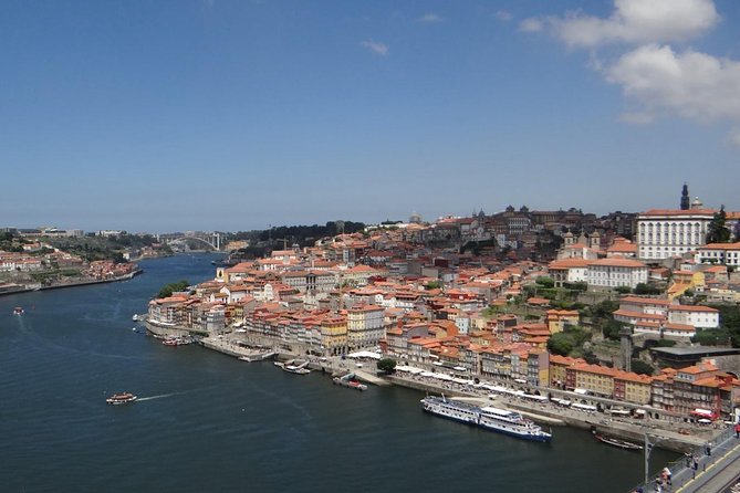 Porto Half-Day Private Tour with Tuk Tuk and Lello Bookstore - Catedral do Porto: a short stop with optional cathedral time