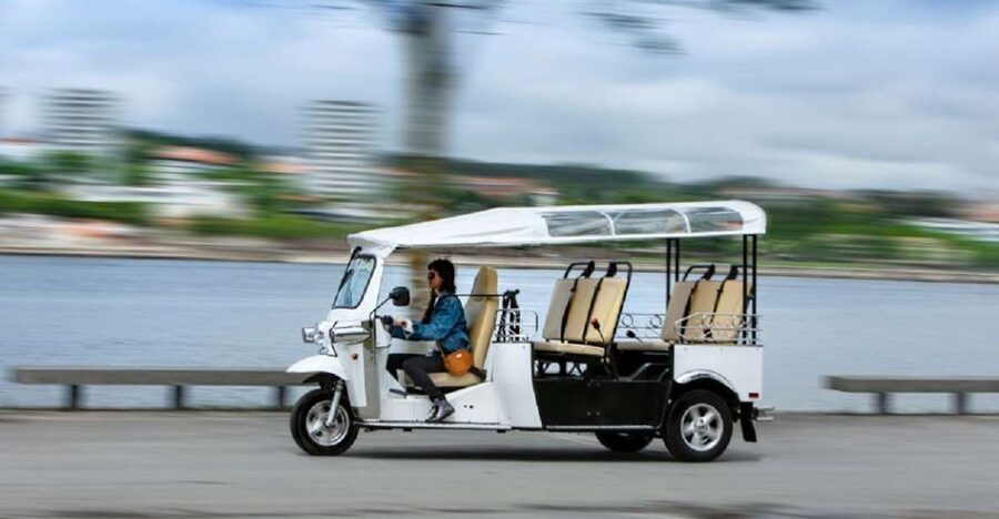 Porto: Private Sightseeing Tour by Electric Tuk Tuk - Clérigos Tower Photo Stop: A Landmark That’s Easy to Appreciate