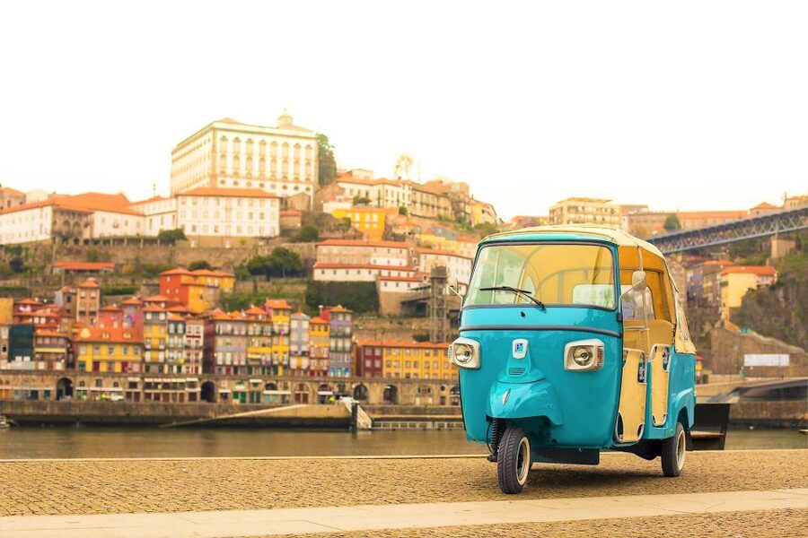 Porto: Private Tuk-Tuk Tour with Short Walks and Wine - Dom Luís I Bridge and the move into Vila Nova de Gaia