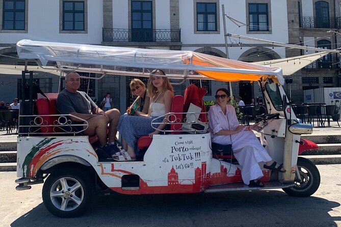 Porto: tuk tuk adventure tours old town 1h - Meeting at the Statue of Vímara Peres and how the pace works