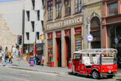 Porto: Tuk Tuk Sunset Tour with Glass of Port Wine - Where You Meet: Largo Actor Dias and Easy Starting Energy