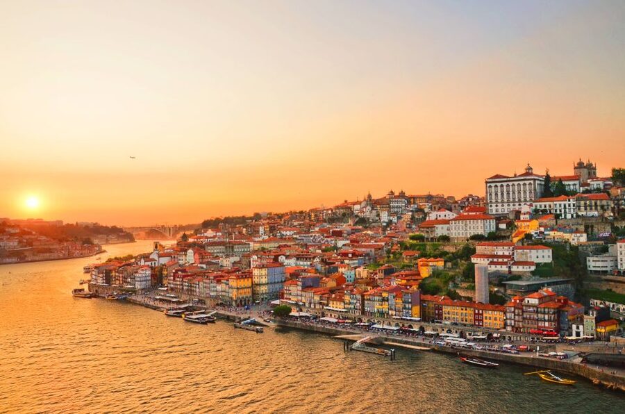 Porto: Tuk Tuk Sunset Tour with Glass of Port Wine - The Photo Stops: When the Facades Look Their Best