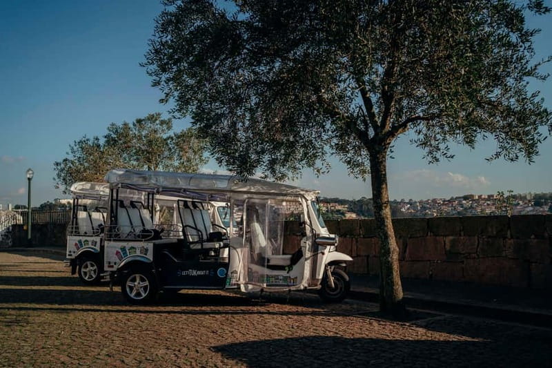Porto Tuk Tuk Tour: Clérigos, Scenic & Viewpoints - 1H to 4H - Palácio da Bolsa: impressive from the outside when time is tight