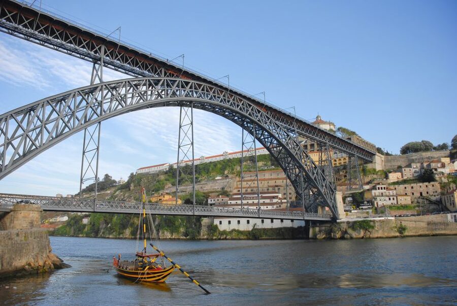 Porto: Tuk-Tuk Tour, Douro River Cruise, and Wine Tasting - Winery time in Porto: two Port tastings and a reservation plan