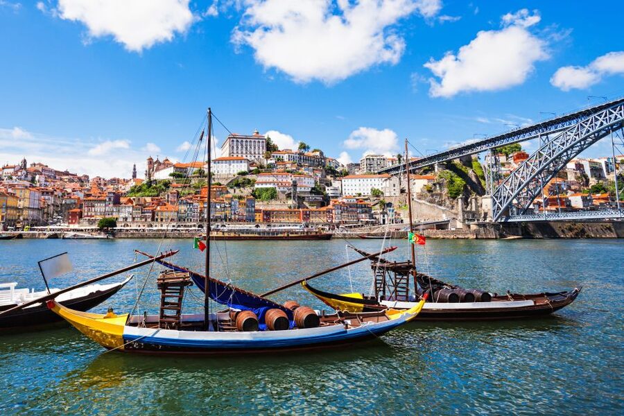 Porto: Tuk-Tuk Tour, Douro River Cruise, and Wine Tasting - Largo Actor Dias start: a quick orientation in a 50-minute electric tuk-tuk