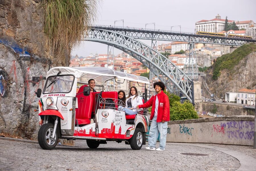 Porto: Tuk tuk Tours with Port Wine Tasting - Key highlights you’ll care about