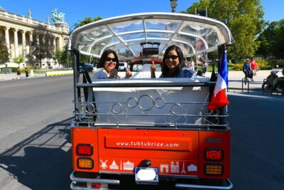Premium private tour of Paris in an Electric TukTuk (4 hours) - Your private group ride: where you meet and how it feels in motion
